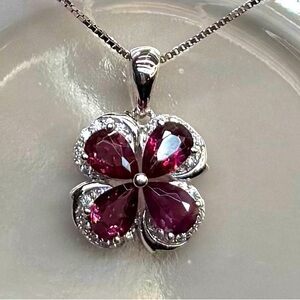 NG4 2CT Natural GRAPE GARNET (Rhodolite) CLOVER FLOWER Pendant 18KWG S925